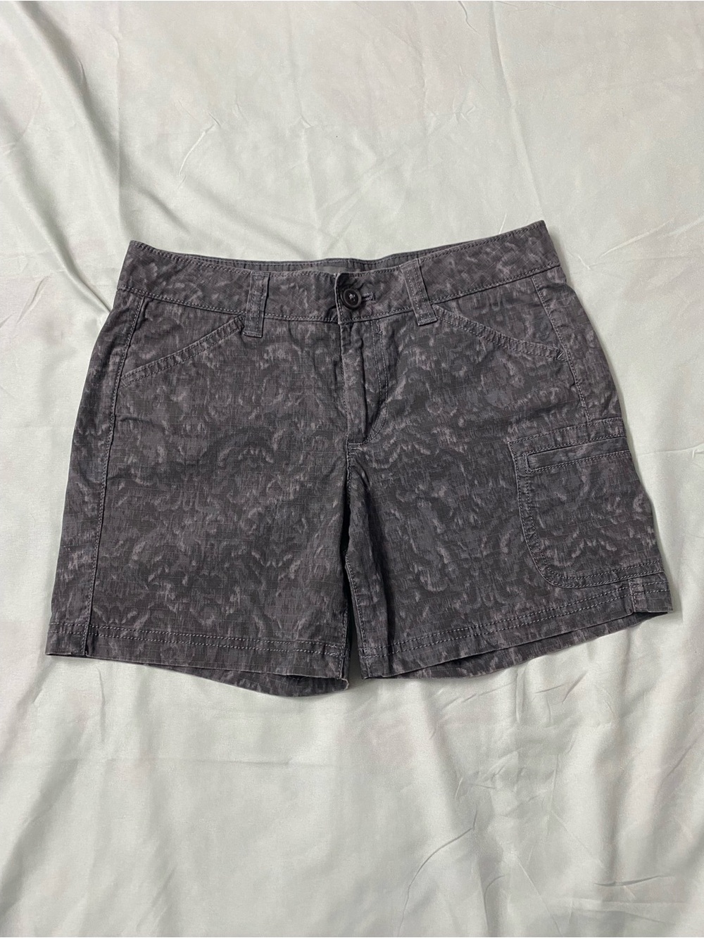 Eddie Bauer Women’s Gray Camo Cargo Shorts Ripstop Size 2 Gorpcore Outdoor